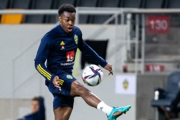 Với những màn trình diễn đó, anh được thưởng bằng việc có lần đầu tiên được triệu tập lên đội tuyển quốc gia.