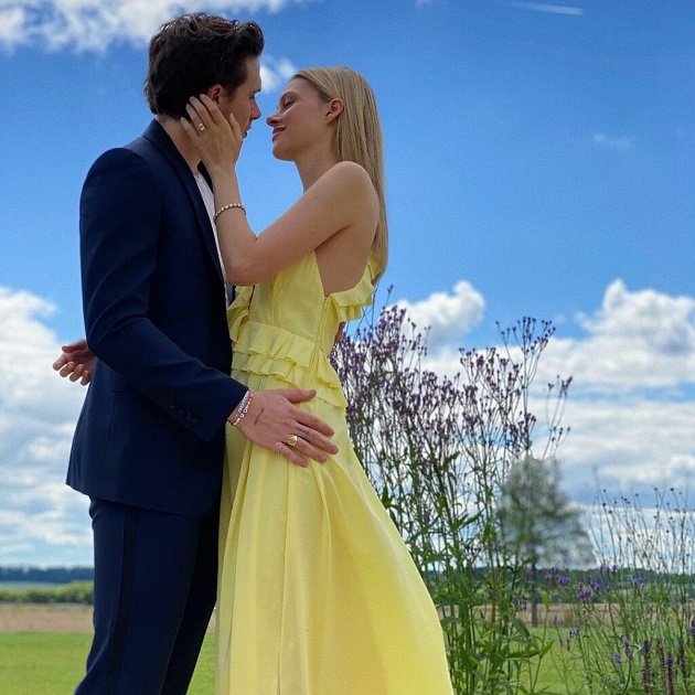 Nicola, 27 tuổi và Brooklyn, 23 tuổi, đã kết hôn trong một sự kiện vô cùng tốn kém ở dinh thự riêng của nhà cô dâu.
