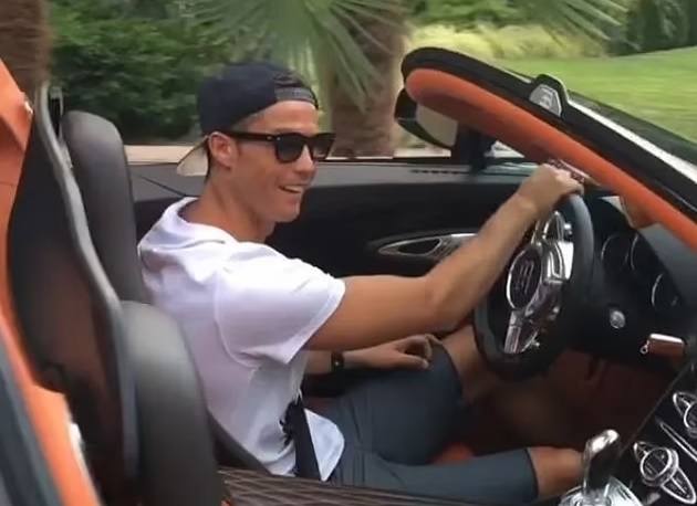 Ronaldo đã được chụp ảnh đang lái chiếc siêu xe trị giá 1,7 triệu bảng trên hòn đảo của Tây Ban Nha ngày hôm qua.