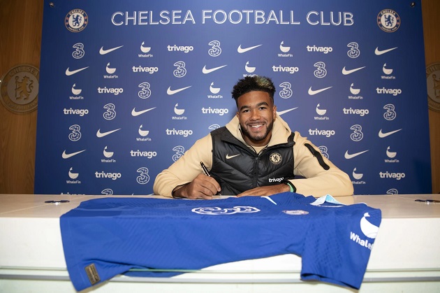 James đã ký hợp đồng dài hạn với The Blues.