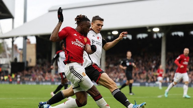 Erik ten Hag quyết định không thay người giữa trận như thói quen thường thấy của mình. Fulham cũng không thay người giữa giờ.