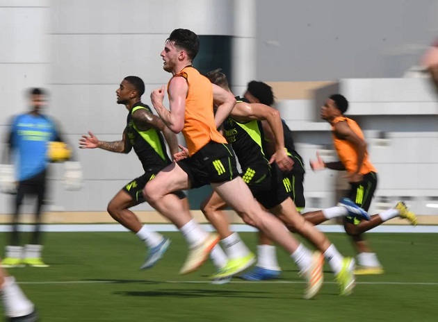 Như họ đã làm trong suốt chuyến đi, các cầu thủ Arsenal đã nỗ lực hết mình trong thời tiết nắng nóng để nâng cao thể lực ở buổi tập cuối.