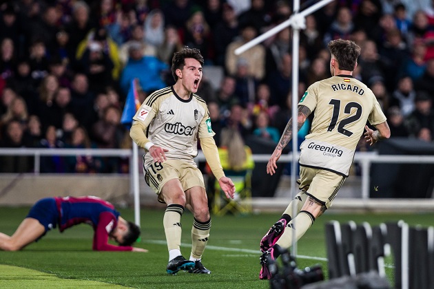 15 phút sau giờ nghỉ, Granada vượt lên dẫn trước. Barca không thể hóa giải được một quả tạt khá đơn giản từ cánh phải và Myrto Uzuni giúp Pellistri thực hiện cú dứt điểm dễ dàng.