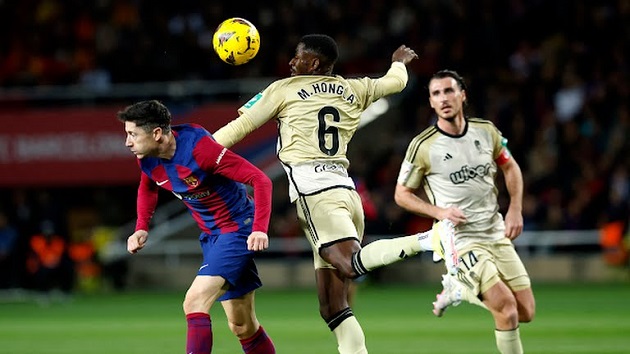 Barca nhìn chung gặp khó khăn trong suốt hiệp đấu trước sức ép của Granada.