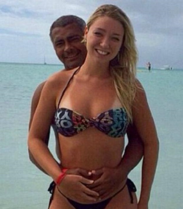 Huyền thoại người Brazil luôn yêu gái trẻ. Bạn gái cuối cùng được biết đến của Romario trước Marcelle Ciolin là một sinh viên 22 tuổi tên là Ana Karoline Nazario.