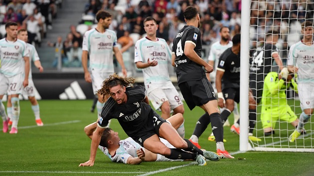 Rabiot ghi bàn thắng giúp Juventus giành vé dự C1.