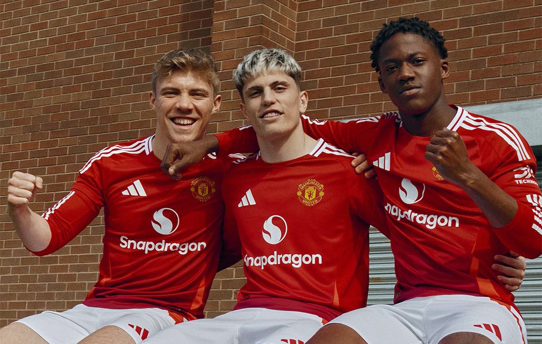 Ảnh bài viết CHÍNH THỨC! Man Utd công bố áo đấu mùa tới: Thương vụ đắt giá; 3 bất ngờ