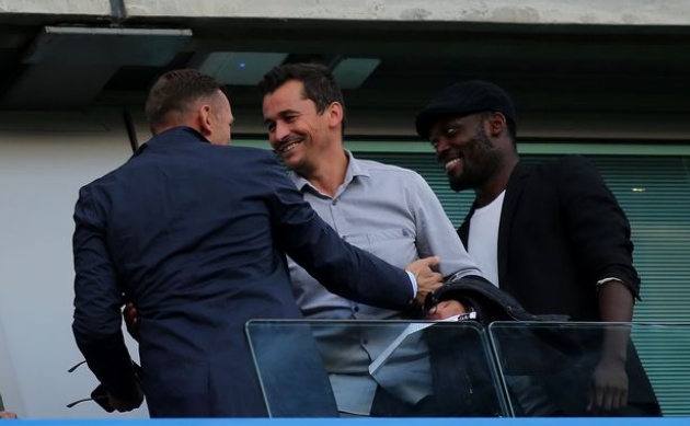 Faria gặp gỡ Shevchenko và Essien tại Stamford Bridge.