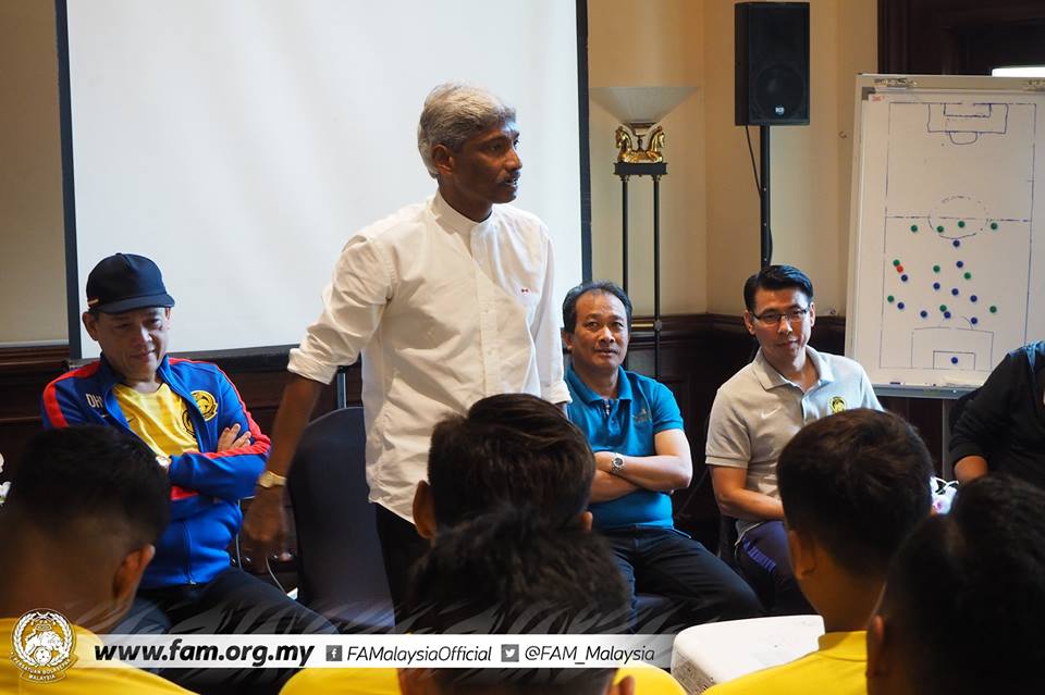 Ảnh bài viết "Phù thuỷ tóc muối tiêu" xuất hiện, NHM Malaysia tuyên bố đả bại Việt Nam