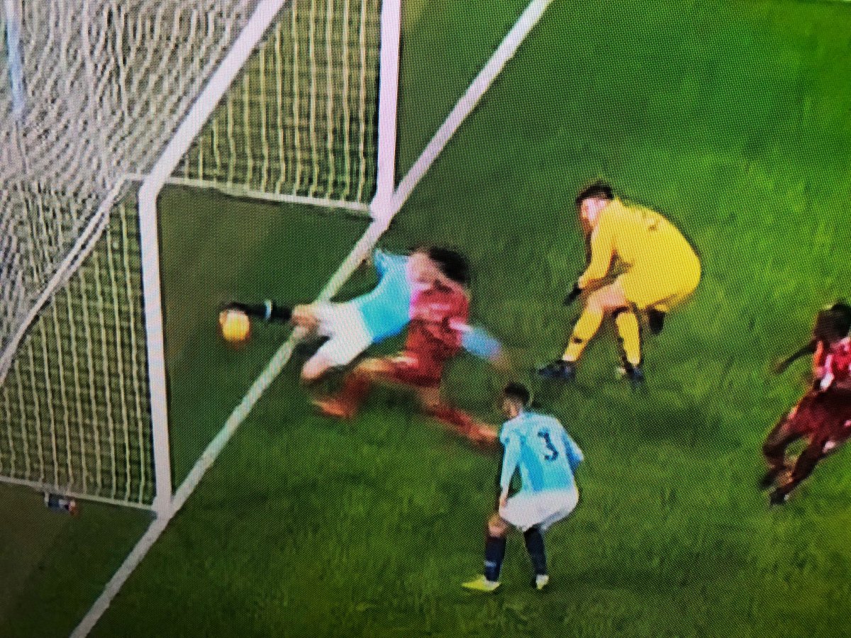 Ảnh bài viết Fan Liverpool "phát điên" vì tìm ra bằng chứng Goal Line "gian lận"