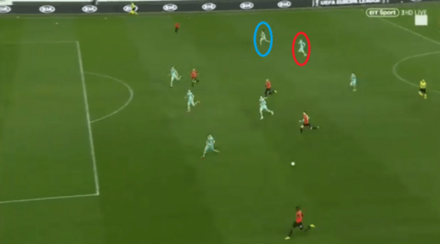 Trong khi Guendouzi tỏ ra hời hợt thì Ramsey chạy "như điên" vì biết mối nguy hiểm...