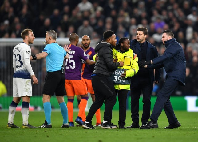 Pochettino không để CĐV quá khích phá hoại trận đấu.