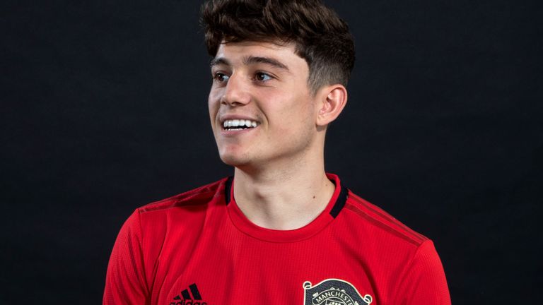 James đang là hy vọng của Man Utd.