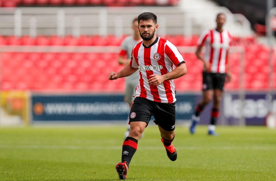 Liverpool đã ký hợp đồng với Joe Hardy - cựu cầu thủ Man City - từ Brentford B.