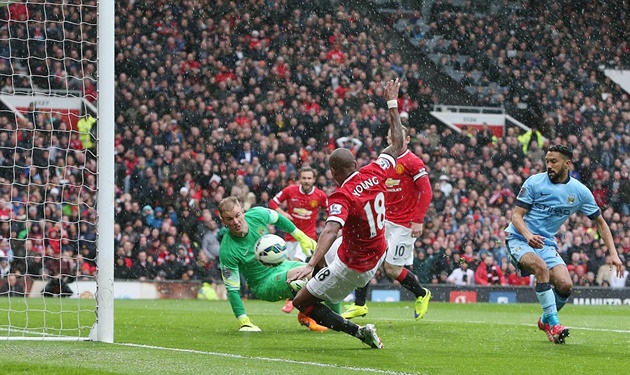 Bàn thắng của Young vào lưới Man City năm 2015, đây cũng là pha lập công mở ra chiến thắng 4-2 cho MU.