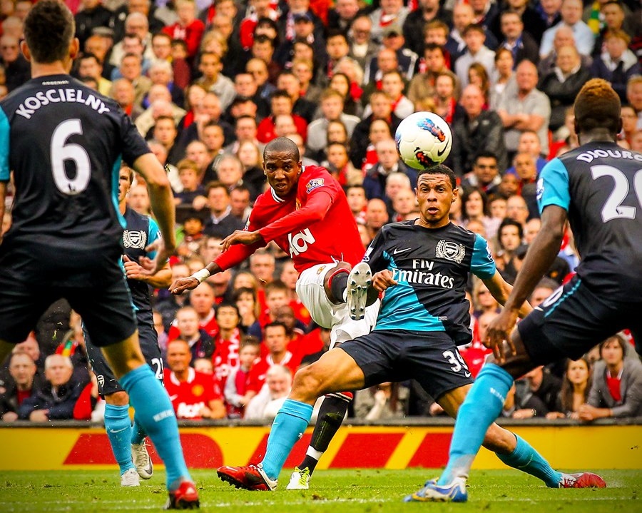 Ngay khi gia nhập Man Utd, ngôi sao sinh năm 1985 đã khiến khán giả tại Old Trafford ngất ngây với siêu phẩm hủy diệt Arsenal ở mùa giải 2011/12.