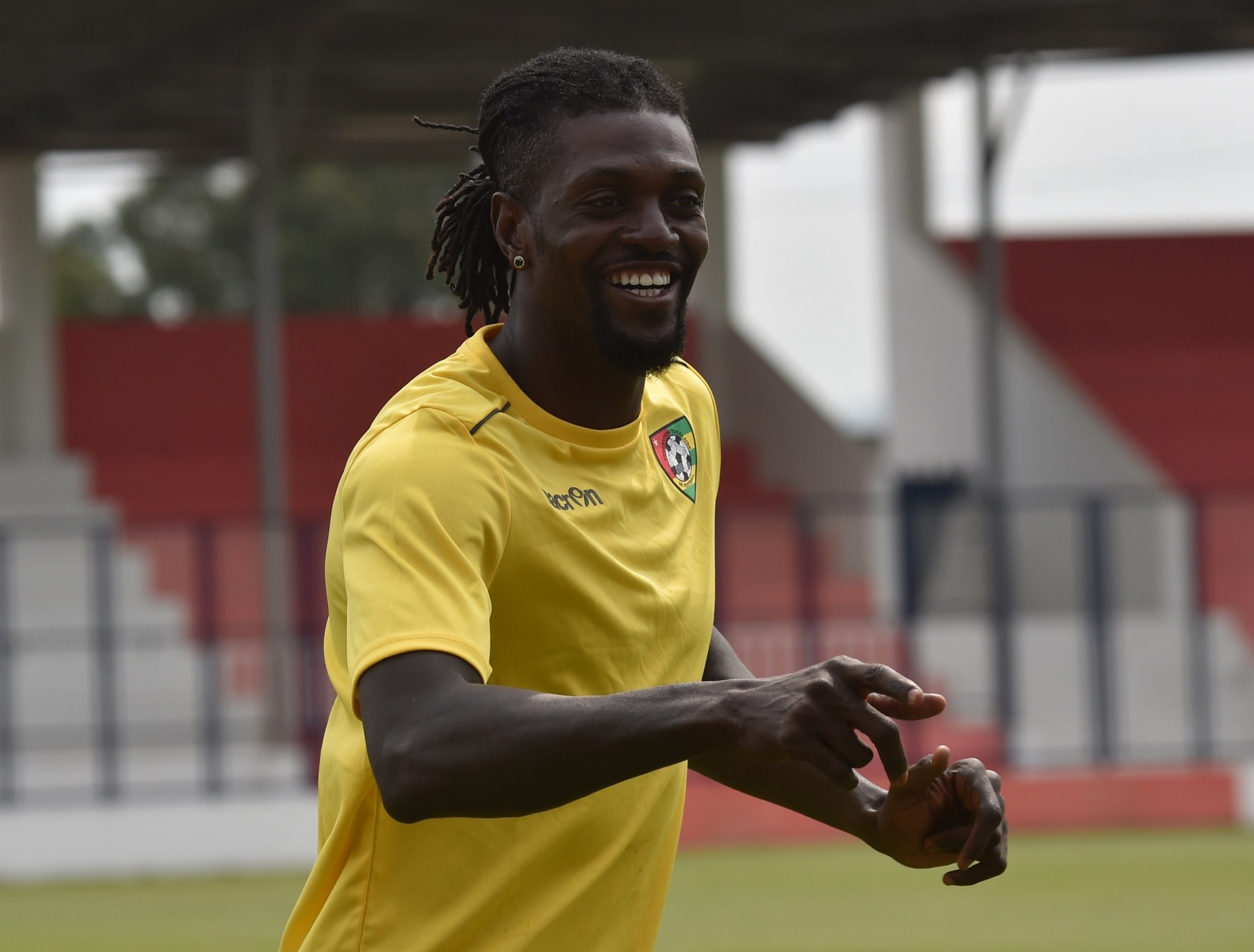 Thất bại trong việc gia nhập Aston Villa, tiền đạo kỳ cựu Emmanuel Adebayor đến Olimpia.