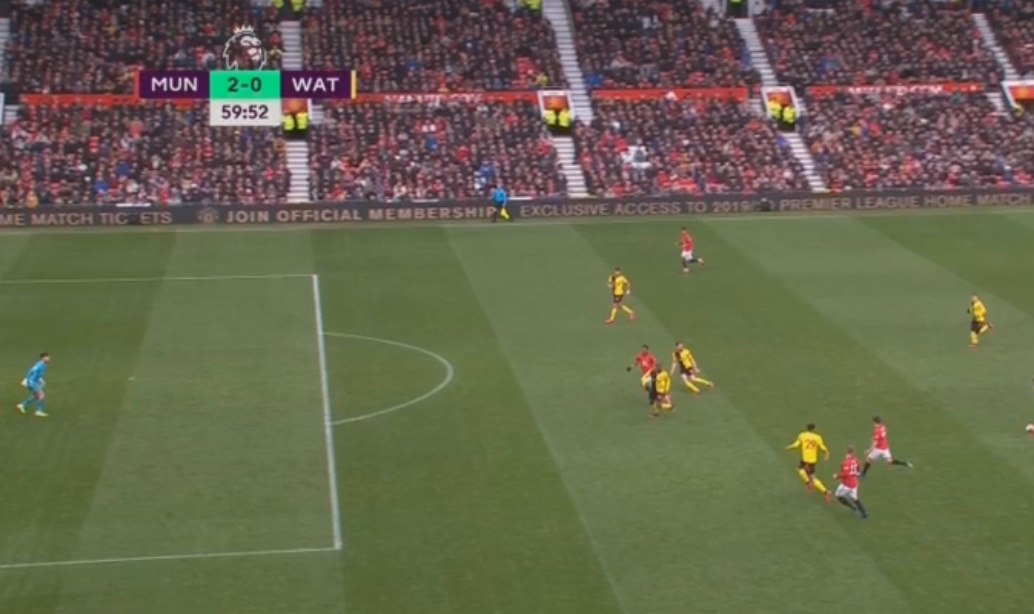 Đây là tình huống nhạy cảm, khi Martial băng xuống, nhưng công nghệ VAR không hề can thiệp.
