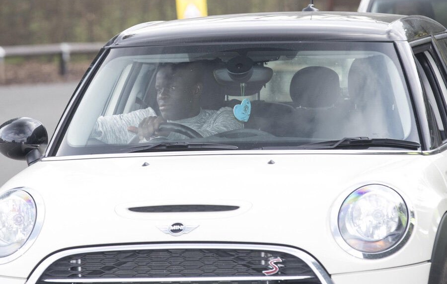 Ảnh bài viết Marcin Bulka: "Kante vẫn dùng chiếc Samsung cũ với màn hình bị vỡ"