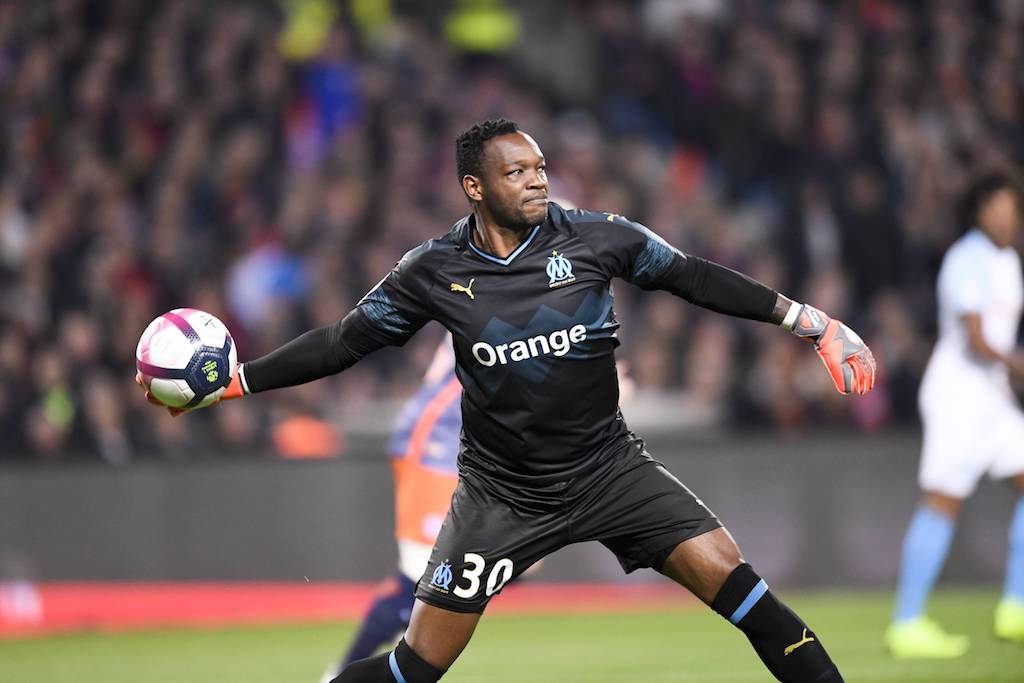 Người nhện là biệt danh của thủ thành Mandanda. Anh là người Pháp gốc Congo và có mặt trong đội hình Les Bleus vô địch World Cup 2018.