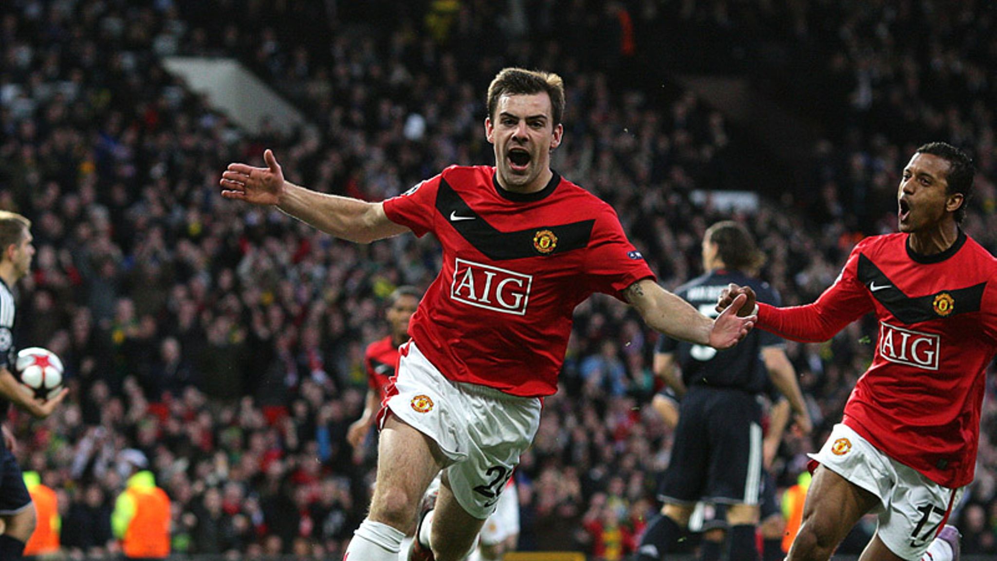 Gibson có một sự nghiệp ngắn ngủi ở Man Utd, không hẳn là một tài năng xuất chúng như các đàn anh Scholes hay Carrick, nhưng cầu thủ này sở hữu biệt tài sút xa cực kỳ đáng nể. Toàn bộ các bàn thắng của anh cho Quỷ đỏ đều thực hiện bằng cách đó, trong số này có thể kể đến pha lập công tiễn Hull City xuống hạng ở mùa 2008/09.