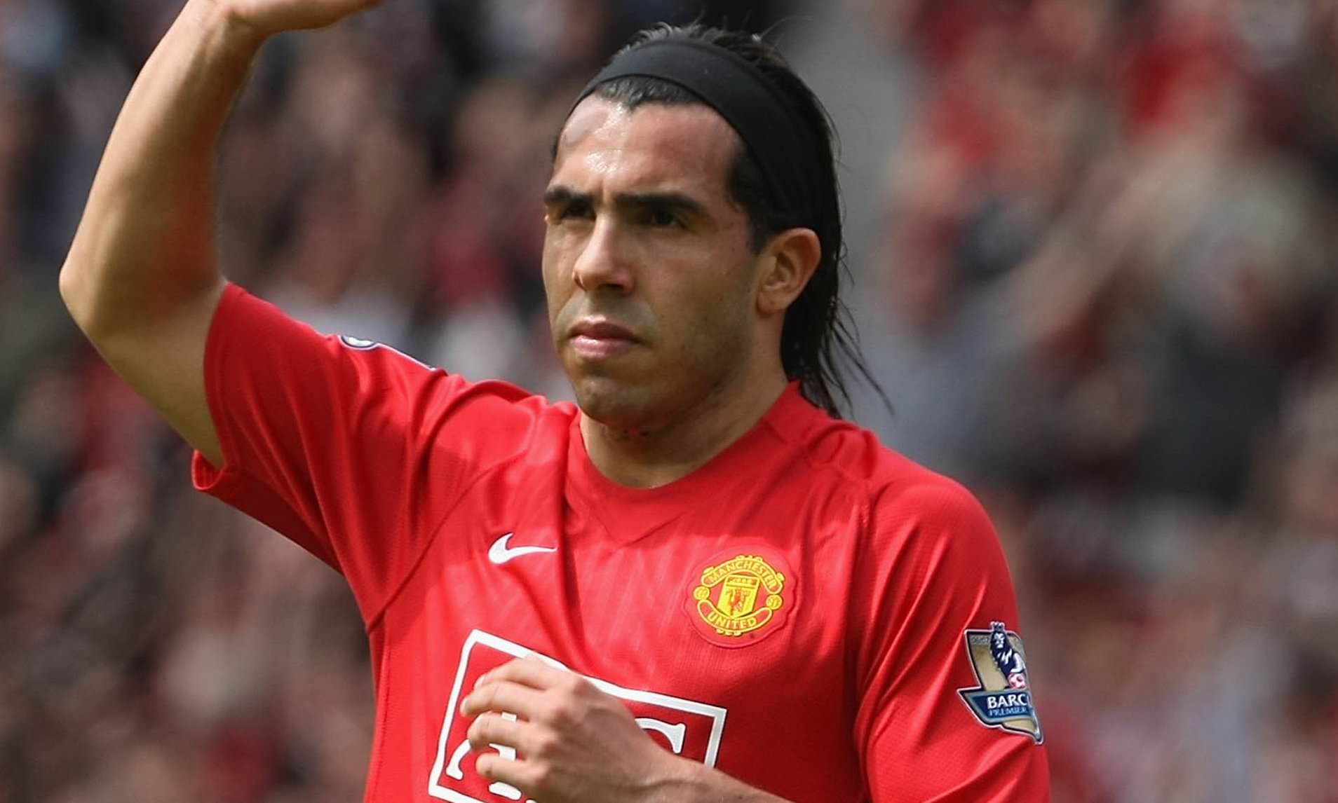 Tevez là điển hình của cầu thủ Nam Mỹ ở xứ sương mù. Cầu thủ này được cho là không nói tiếng Anh với các đồng đội, nhưng thực tế cho thấy, anh chơi cực tốt dù khoác áo thành Manchester hay West Ham.
