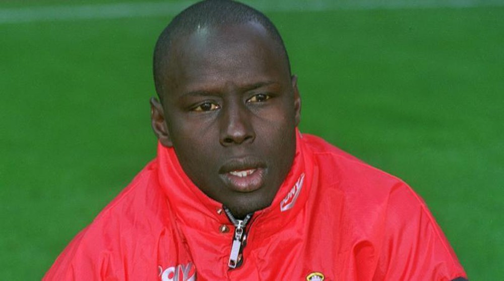 Southampton đã chi rất nhiều tiền cho "em họ" của George Weah, nhưng đó dĩ nhiên chỉ là cú lừa vì Dia không biết chơi bóng, theo như mô tả của cựu cầu thủ Matt Le Tissier.
