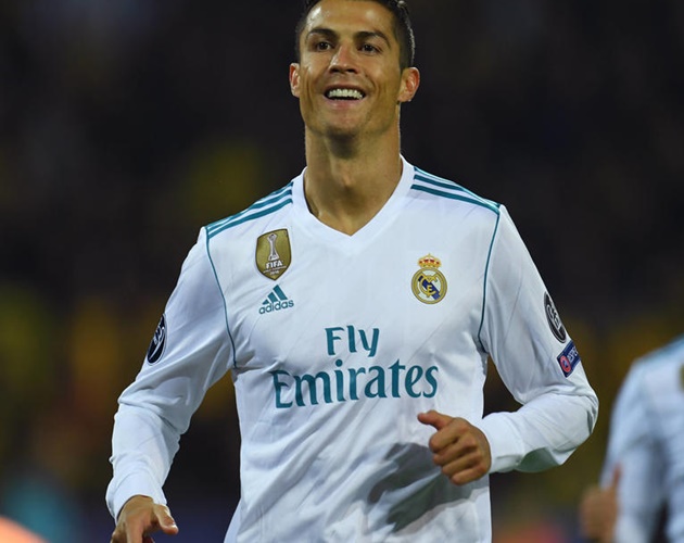 Ronaldo úp mở về việc rời Real.