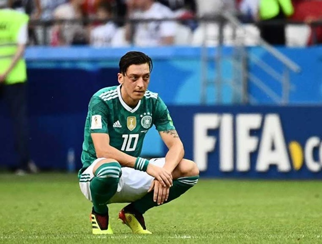 Ảnh bài viết NÓNG: Họa ập đầu, Mesut Ozil khiến Chủ tịch DFB nổi giận?