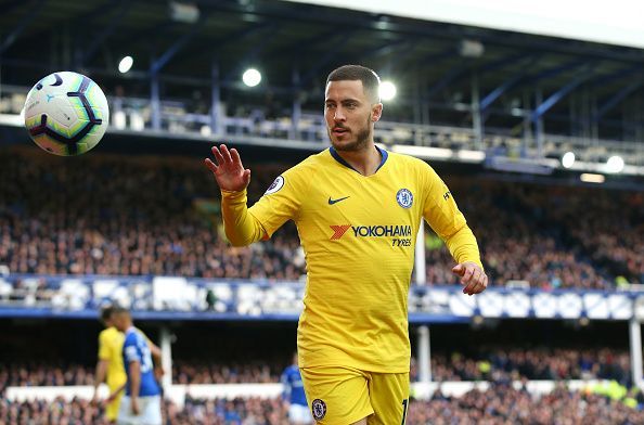 2. Eden Hazard (Chelsea): Về thứ 2 trong danh sách này là Eden Hazard. Ngôi sao người Bỉ liên tục thể hiện phong độ xuất sắc bất chấp màn trình diễn tranh cãi của Chelsea. Tới nay, chân sút số 10 có 16 bàn thắng và 11 kiến tạo cho đội nhà.