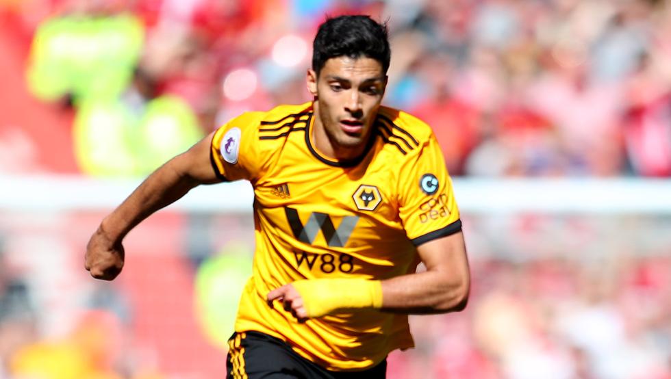 7. Raúl Jiménez (Wolves): Từ ngày 1/6, Raúl Jiménez đã chính thức trở thành người của Wolves sau thời gian ngôi sao Mexico được cho mượn từ Benfica với mức giá 38 triệu euro.