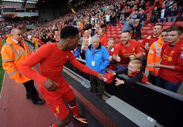 Kèm theo bức tâm thư là hàng loạt những hình ảnh đẹp đẽ về quãng thời gian Sturridge thi đấu tại Anfield.