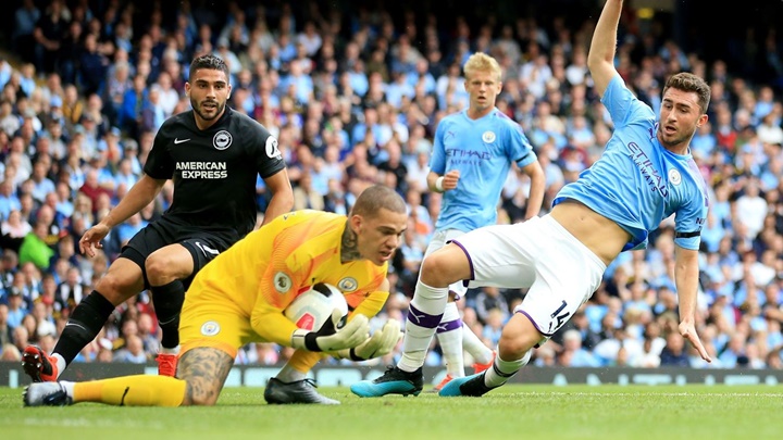 Và điều này đã được thầy trò Pep thể hiện trên Etihad đêm 31/8. Đội nhà hoàn toàn áp đảo đội khách và nhanh chóng có bàn thắng nhờ công của Kevin de Bruyne.