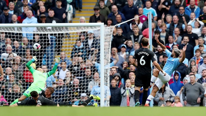 Với 3 điểm có được tại thánh địa Etihad, Man City tạm thời vượt Liverpool vươn lên dẫn đầu bảng xếp hạng Premier League.