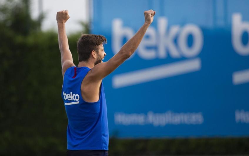 Không những vậy, đương kim vô địch Tây Ban Nha còn liên tục gặp khó khăn về mặt lực lượng khi Messi, Suarez, Dembele và giờ là Umtiti chấn thương.