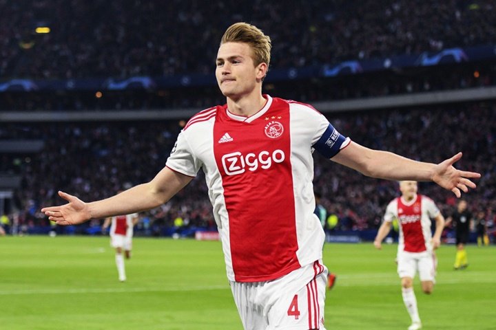 Đứng thứ 4 trong danh sách này là De Ligt khi ngôi sao Hà Lan vừa chuyển đến Juventus với mức phí chuyển nhượng 85.5 triệu euro ở tuổi 19.