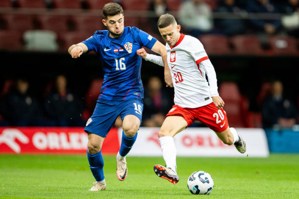 Ảnh bài viết Livakovic dính thẻ đỏ, Ba Lan và Croatia rượt đuổi trong trận cầu 6 bàn