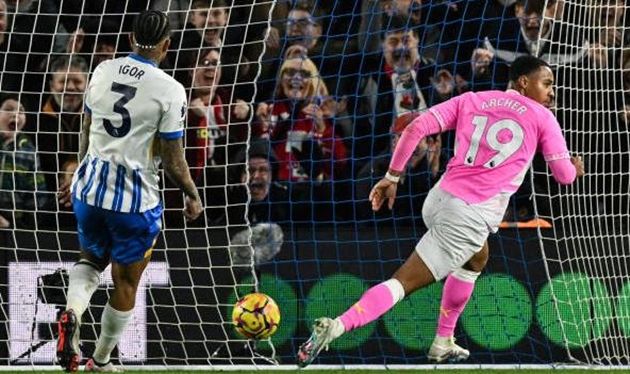 Ảnh bài viết VAR gây tranh cãi dữ dội ở trận Brighton - Southampton, Premier League ra tuyên bố
