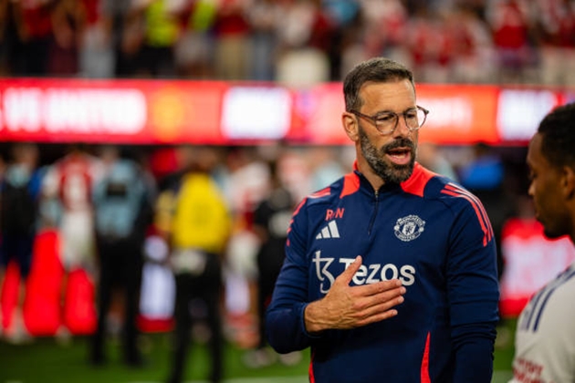 Ảnh bài viết Ten Hag nhận cảnh báo về Van Nistelrooy