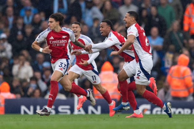 Ảnh bài viết Rõ phản ứng trong phòng thay đồ Arsenal sau trận hòa Man City