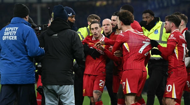 Ảnh bài viết Khoảnh khắc hỗn loạn tại Goodison Park là hồi chuông cảnh tỉnh cho Liverpool