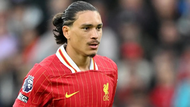 Liverpool đang bay cao trên ngôi đầu.