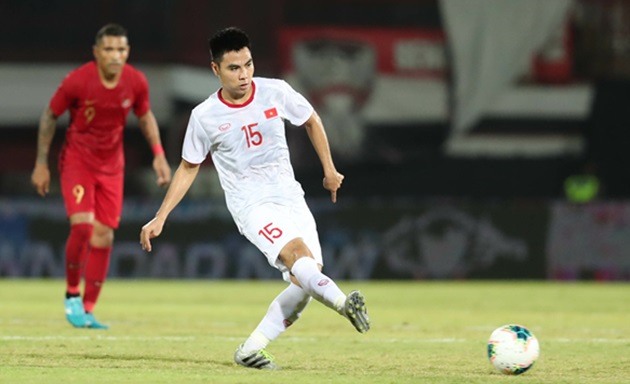 Ảnh bài viết Nghi vấn tiền vệ Phạm Đức Huy hẹn hò với nữ MC nổi tiếng