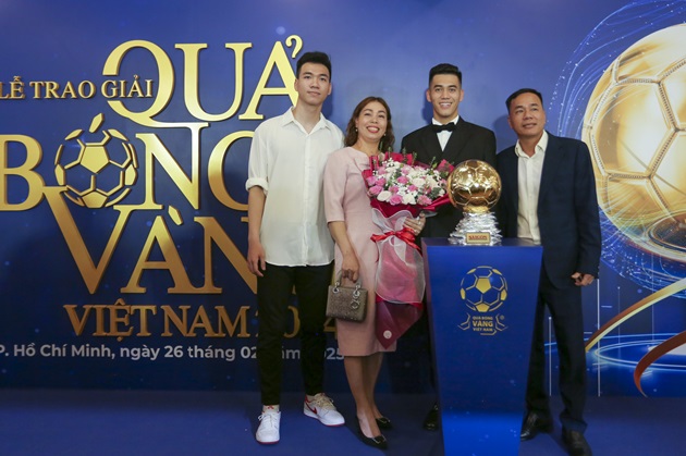 Ảnh bài viết Bố Tiến Linh ví lễ trao giải Quả bóng vàng với trận chung kết ASEAN Cup 2024