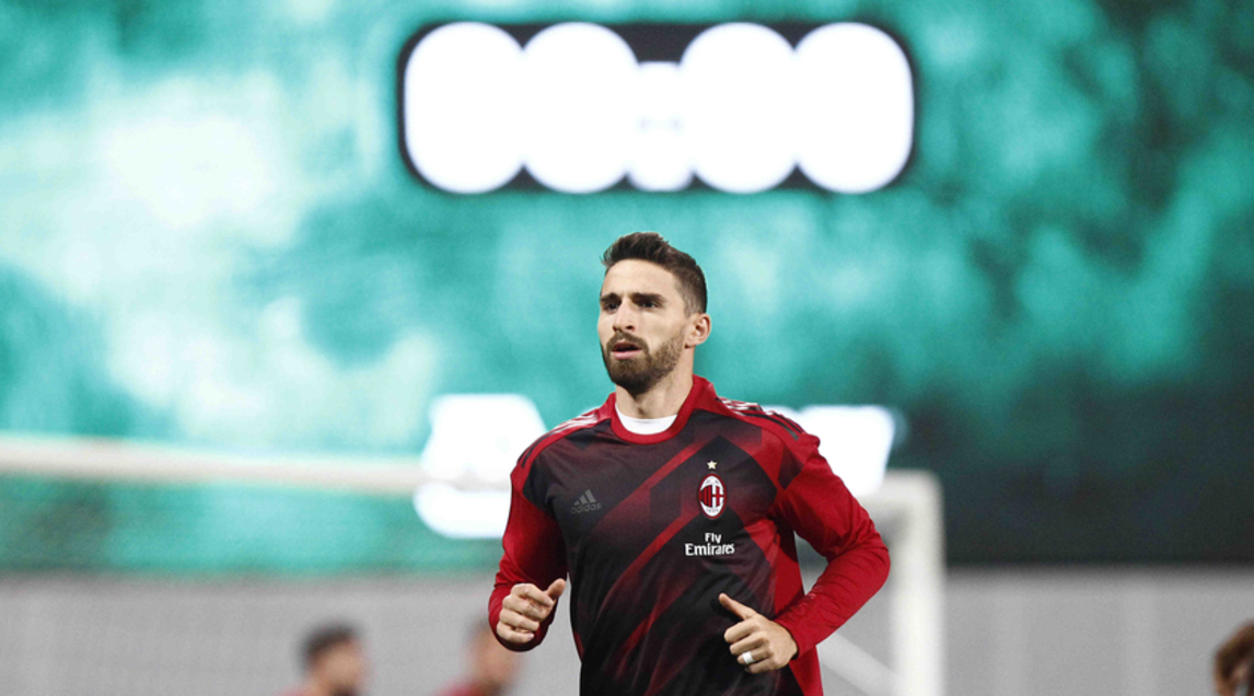 Borini xứng danh "chân gỗ" tại Milan.