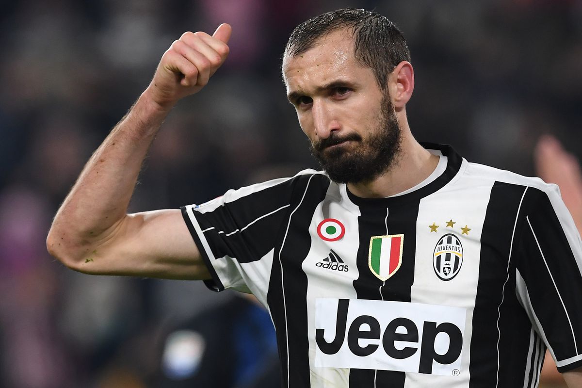 Nếu không trói chân Chiellini, Juventus sẽ mất trắng anh.