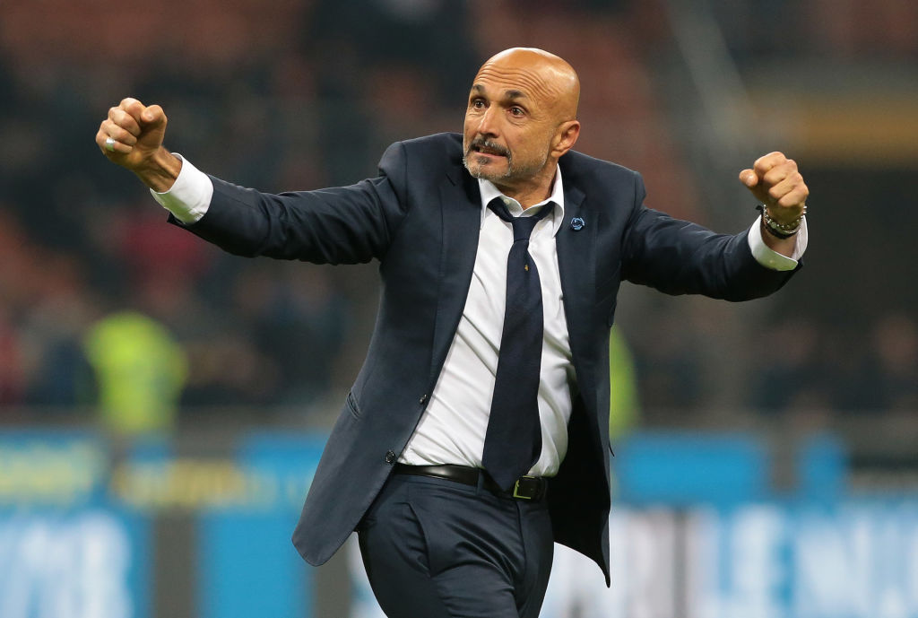 Spalletti nói với fan hâm mộ: "Không đến sân xem bóng cũng được. Chúng tôi vinh dự khi có được sự cuồng nhiệt từ tâm của bạn."