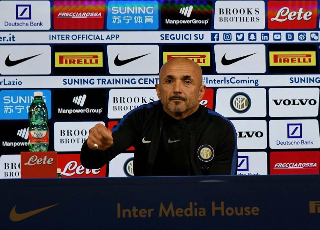 Phản pháo câu nói của Giám đốc thể thao của AC Milan khi ông ta nói: "Inter phải sợ chúng tôi, Spalletti phải sợ Milan." Spalletti phản pháo ngay: "Mirabelli nói như vậy? Vâng, có lẽ tôi là một linh mục giơ ngón tay trỏ lên và nói: Bạn phải chết và bạn phải sợ đièu đó. Nếu ông ta nói thế tôi sẽ ghi nhớ."