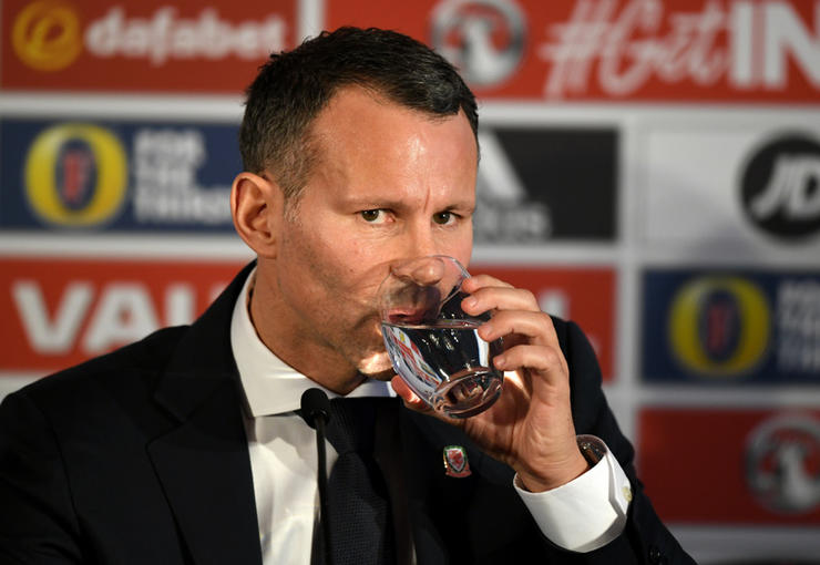 Giggs xứng tầm huyền thoại của Man United.