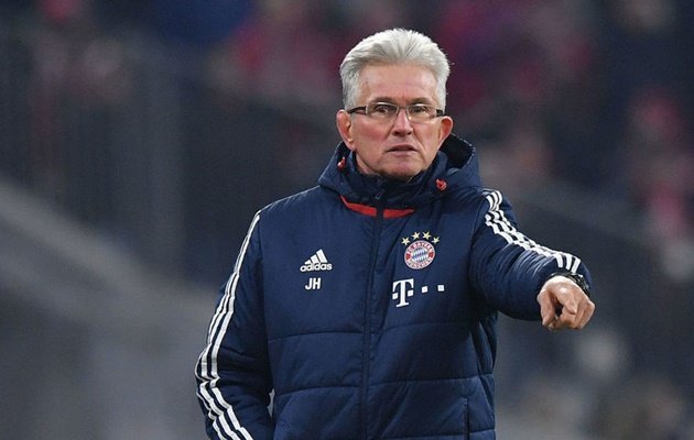 Những 'ông trùm' kính cận chiếm trọn trái tim tại Champions League - Bóng Đá